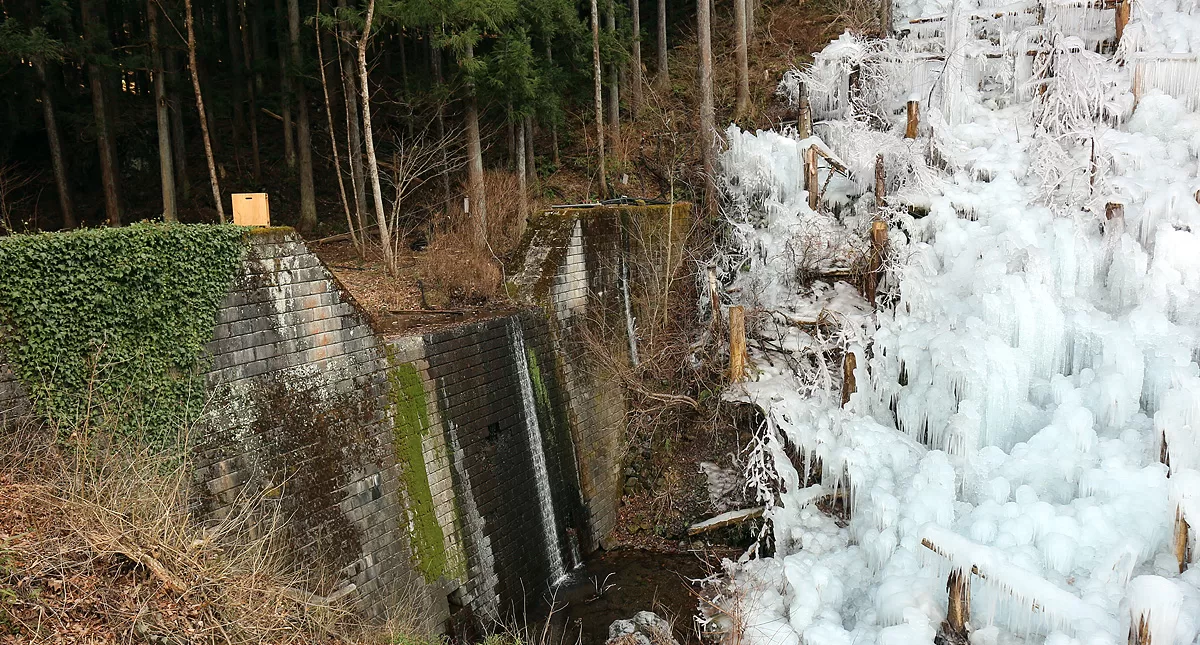 あしがくぼの氷柱,Ashi ga ku bo no tsurara,Icicles of Ashigakubo