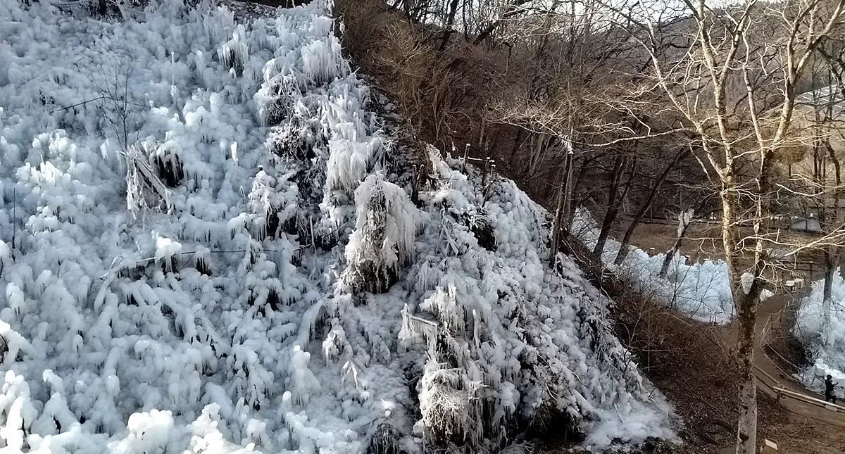 あしがくぼの氷柱,Ashi ga ku bo no tsurara,Icicles of Ashigakubo